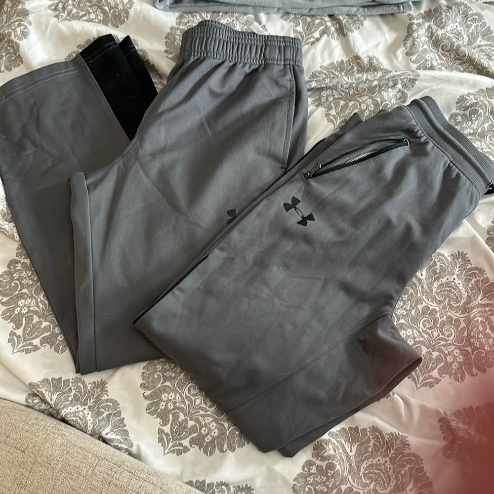 Boys UA youth medium pants